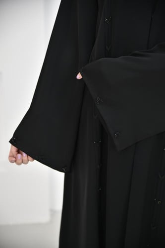 عباية راقية بتطريز شك مطفي ولامع