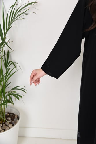 عباية نواعم بتطريز كمبيوتر فخم على الامام والأكمام