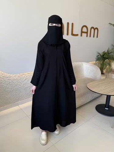 عباية عملية نص كلوش بسحاب مخفي وجيوب بارزة \ رقمها...