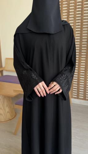 عباية مطرزه رقمها K230