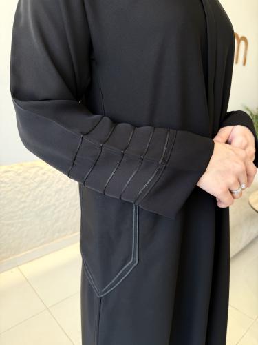 عباية عملية نص كلوش بسحاب مخفي وجيوب بارزة \ رقمها...