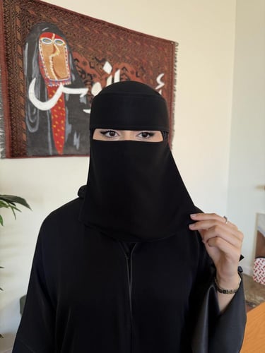 عدد 3 نقابات ملكية مبطن حرير وسط مايل ( مشبك )