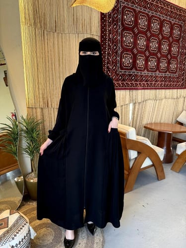 عباية بتصميم عملي وانيق / رقمها 133