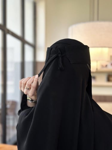 طرحة مبطنة ربع قطن + نقاب ملكي وسط مايل