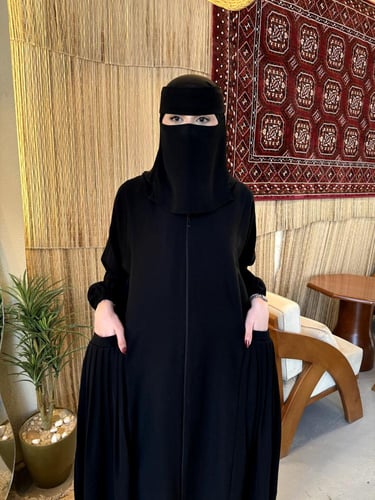 عباية بتصميم عملي وانيق / رقمها 133