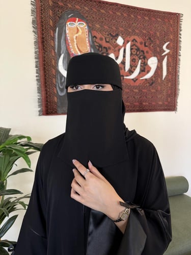 نقاب ملكي إسلامي وسط مايل بمرد ( ربطة )