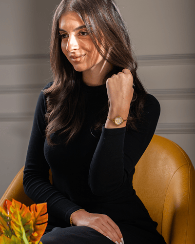 سحبة نسائية حصير باللون الذهبي