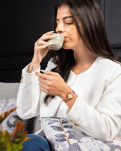 ساعة نسائية حصريه بتصميم الجنيهات للميناء الداخلي