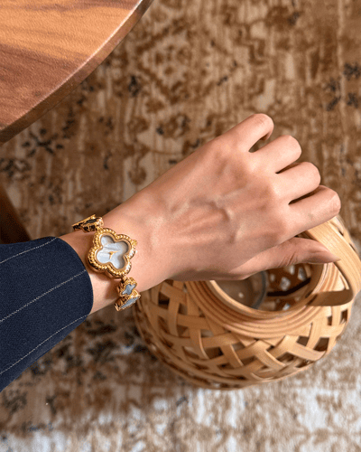 ساعة البساطة الراقية ذهبية