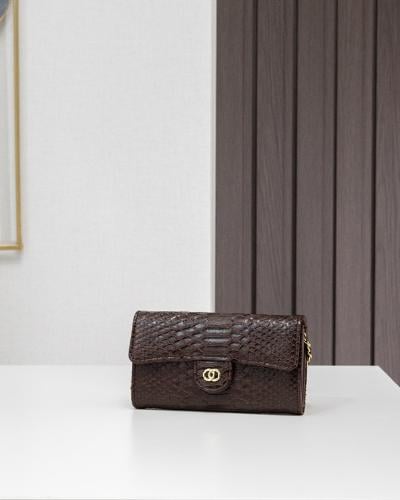 شنطة سيكلو النسائية حجم ميني جلد بلون البني