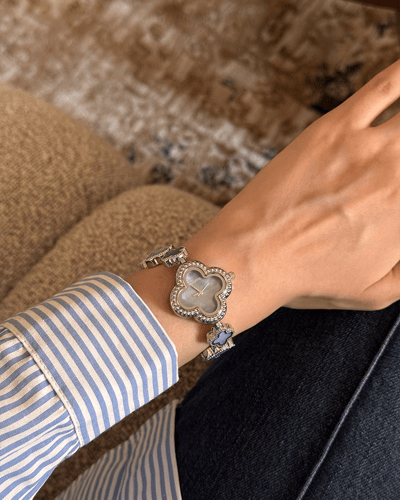 ساعة البساطة الراقية فضيه