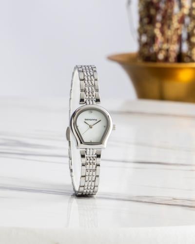 ساعة استيل باللون الفضي