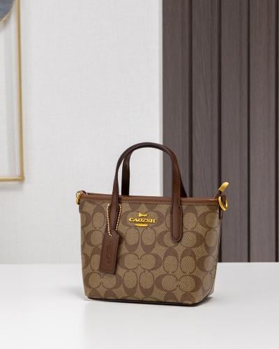 شنطة متفردة صغيرة الحجم جلد بلون البني