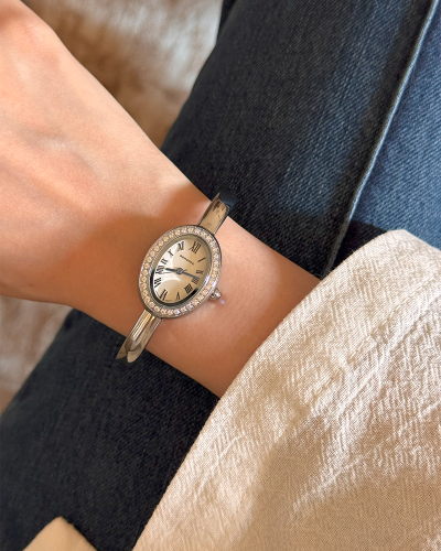 ساعة قصيدة زمنية فضيه