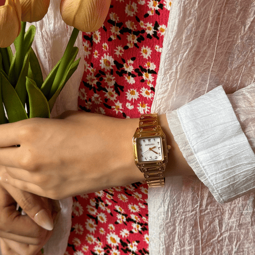 ساعة استيل باللون الذهبي