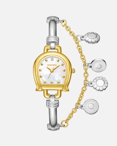 ساعة تعكس مفهوم الأناقة العصرية باللون المكس