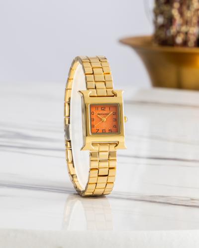 ساعة نسائية باللون الذهبي