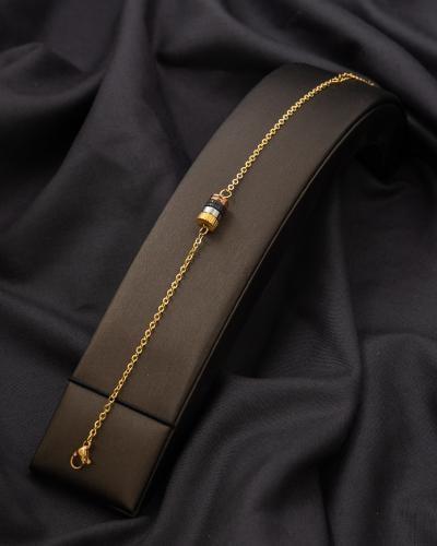 مناسباتك في المساء تحتاج الى اكسسوار مميز ذهبي برز...