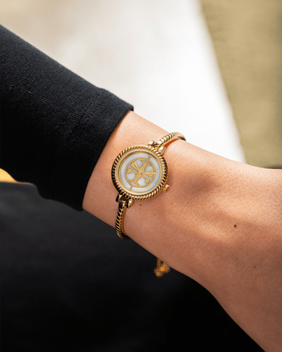 سحبة نسائية حصير باللون الذهبي