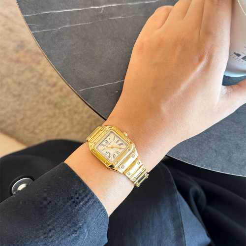 ساعة استيل باللون الذهبي