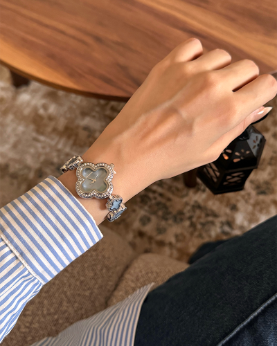 ساعة البساطة الراقية فضيه