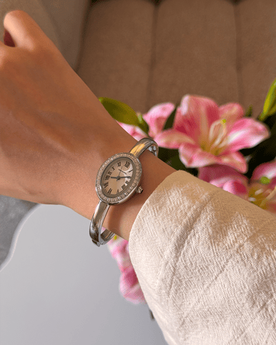 ساعة قصيدة زمنية فضيه