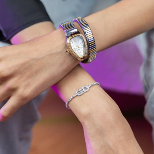 ساعة فاخرة بتصميم أنثوي راقٍ باللون المكس