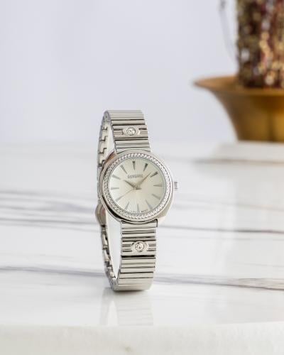 ساعة نسائية باللون الفضي