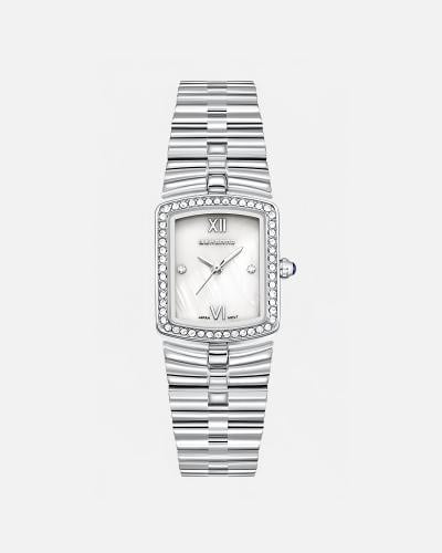 ساعة تجمع بين الدقة والجمال