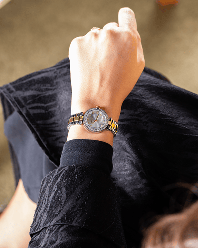 ساعة استيل باللون المكس