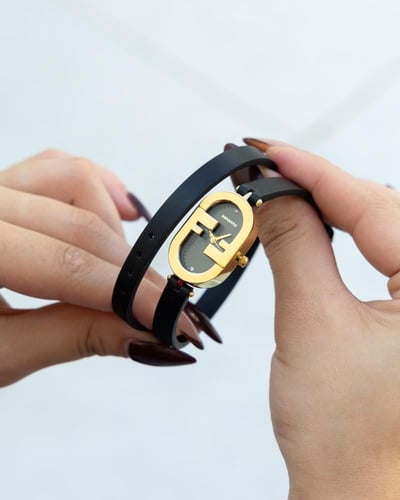 ساعة جلد اسودبشكل ملتف مزدوج