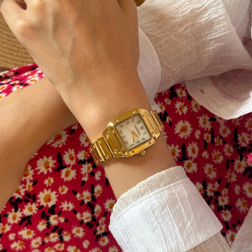 ساعة استيل باللون الذهبي