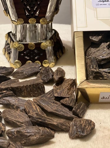 اربع اوقيات العود الأزرق الفاخر