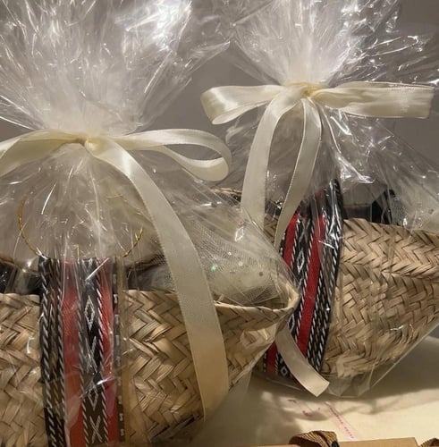 خدمة رمزية ( تغليف الهدايا لأحبابك ) حتى لو أوقية...