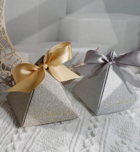 توزيعات ١٢ حبة منوعة فيها عود كسرتين فاخر ومسك أصل...