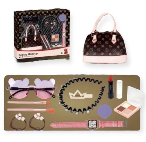 شنطة أنيقة مع اكسسوارات ومكياج