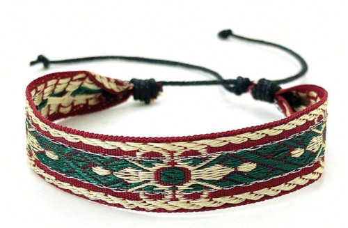 سوار مصنوع يدوياً من النسيج