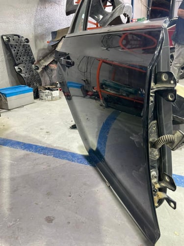 باب خلفي يمين كامل كرايسلر اصلى بحالة الجديد