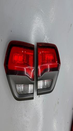 طقم اسطبات شنطه مستخدم جراند شروكي srt - trackhawk