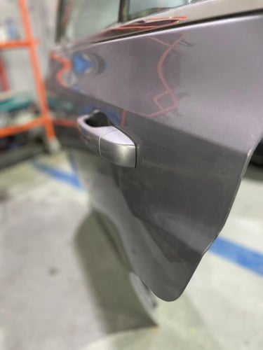 باب كرايسلر خلفى يسار كامل اصلى بحالة الجديد