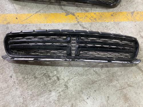 شبك صدام امامي تشارجرRT 2015 اصلي مستعمل