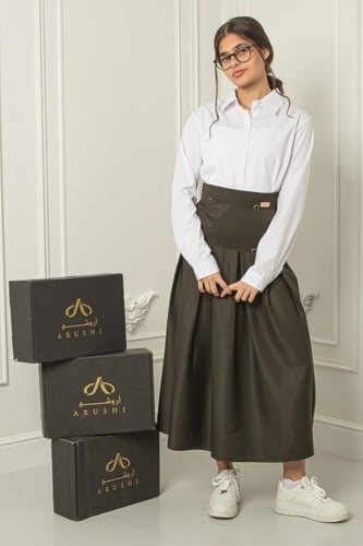 مريول طقم بلوزة وتنورة زيتي بتصميم كلاسيكي راقي