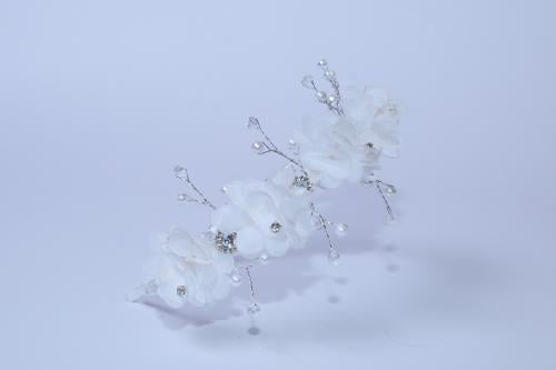 تاج مزين بكريستال وورود لون اوف وايت