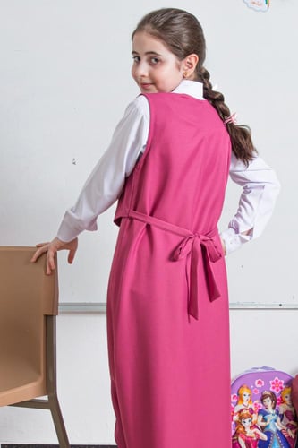 مريول مدرسي أنيق للمرحلة الابتدائية