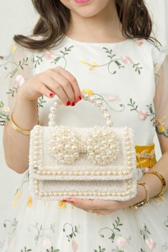 شنطة بناتي أوف وايت