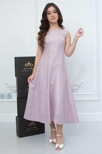 فستان راما الأنيق من الكتان بلون لافندر هادئ.. فست...