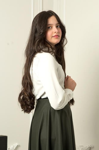 مريول طقم بلوزة وتنورة مدرسية زيتي بتصميم كلاسيكي