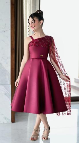 فستان السن المحير ميكادو عودي وشاح مطرز على الكتف