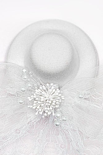 فيونكة شعر قبعة صغيرة لون أبيض