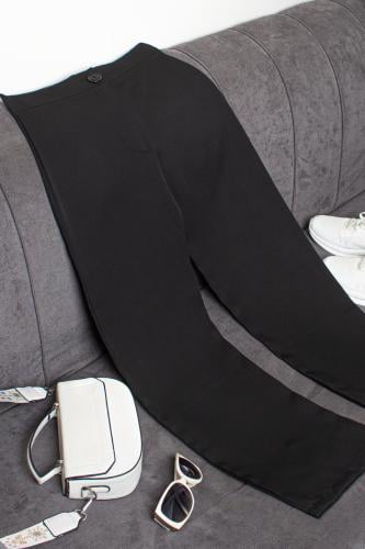 بنطلون نسائي أسود بتصميم بسيط ورايق